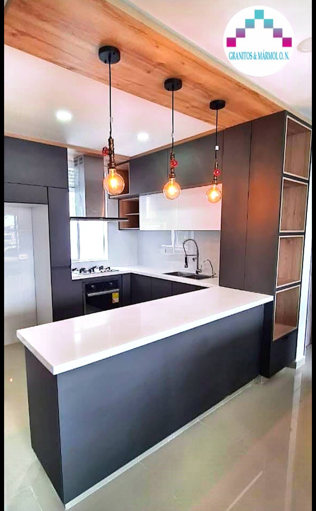 Mesón de cocina en granito instalado por Granitos & Mármol O. N.